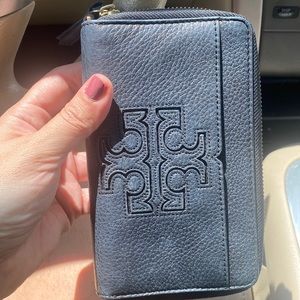 Black Tory Burch Harper wallet